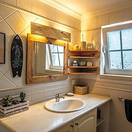Albergue Ahoy Surf House *