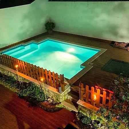Ahoy Surf House Albergue *