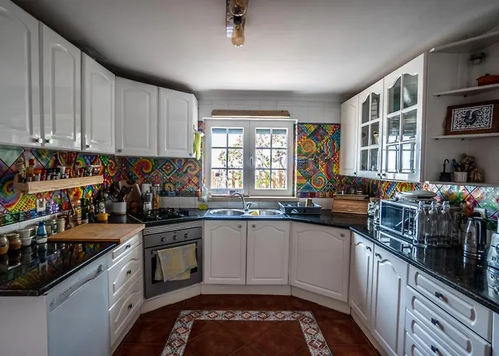 Ahoy Surf House 旅馆