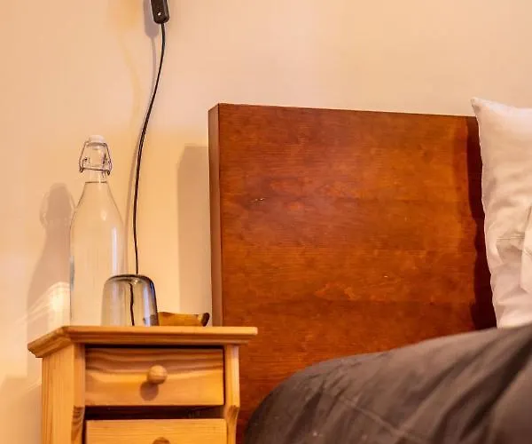 Ahoy Surf House 旅馆 *